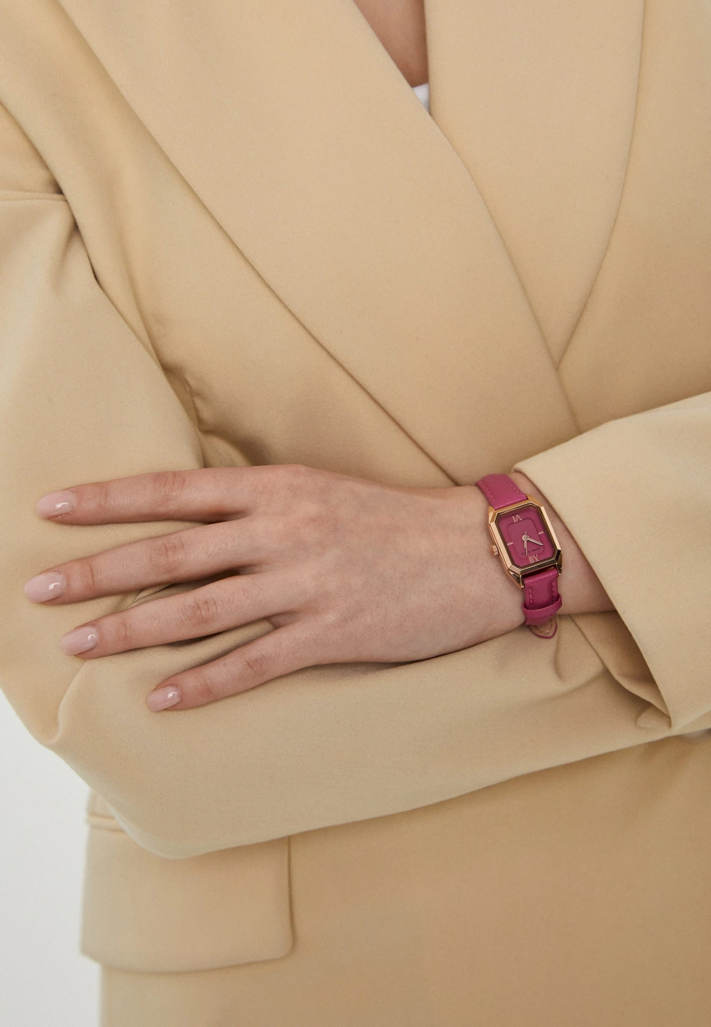 Anne Klein 3968RGPK женские часы застежка крупным планом