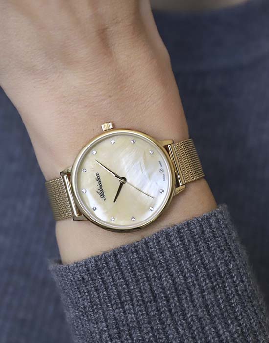 Adriatica A3573.114SQ женские часы застежка крупным планом