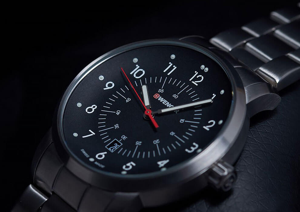 Wenger Avenue 01.1641.116 , наручные мужские часы фото под углом