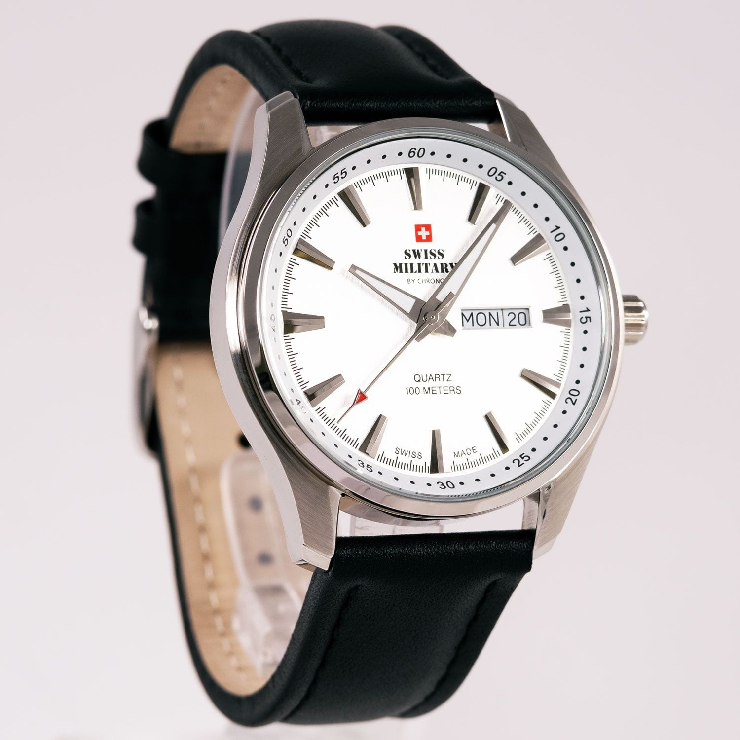 Swiss Military by Chrono Swiss Military by Chrono SM34027.06 кварцевые мужские часы часы крупный план белый циферблата