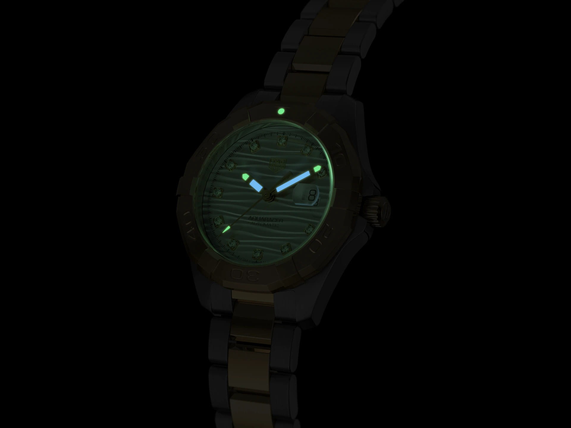 TAG Heuer TAG Heuer Autavia WBD2321.BB0320 механические женские часы часы крупный план серебристый циферблата